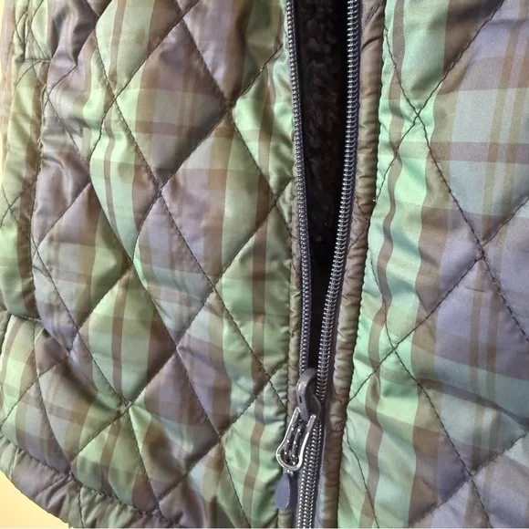 Vineyard Vines Martha’s Vineyard Reversible Quilted Vest - Picture 6 of 10